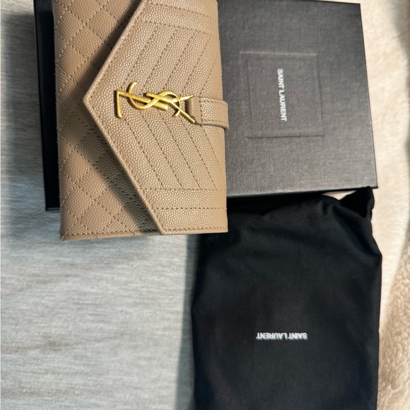 Saint laurent card hold/ small wallet - Picture 2 of 5